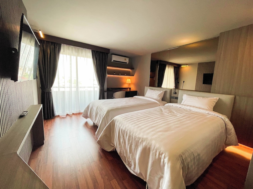 Deluxe Single Room, 2 Twin Beds, Non Smoking, City View photo 3