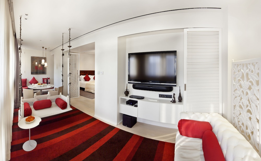 Luxury Suite, 1 Bedroom, City View (King Bed) photo 3