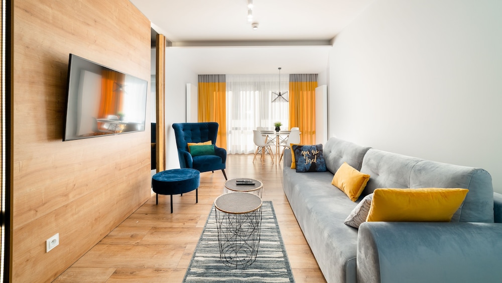 Apartment (92)