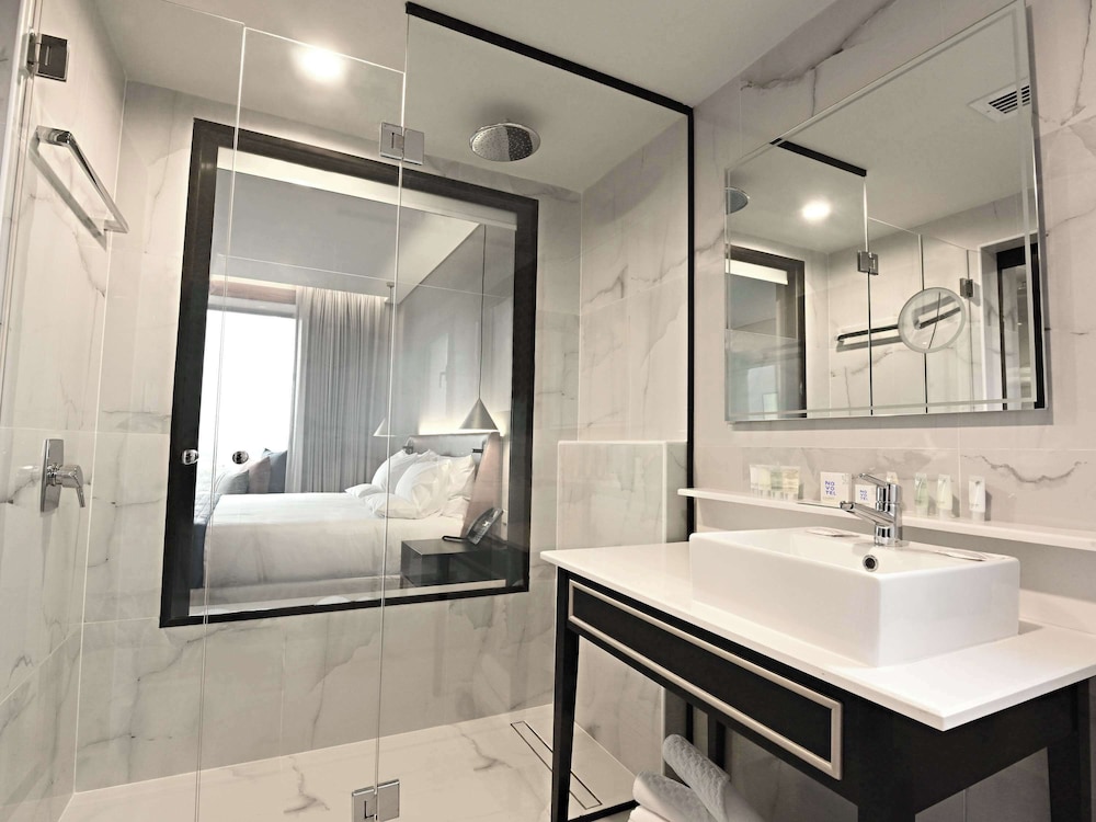 Superior Room, 1 King Bed, Executive Level - Photo 11