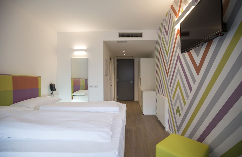 Design Room, 1 Double or 2 Twin Beds photo 3