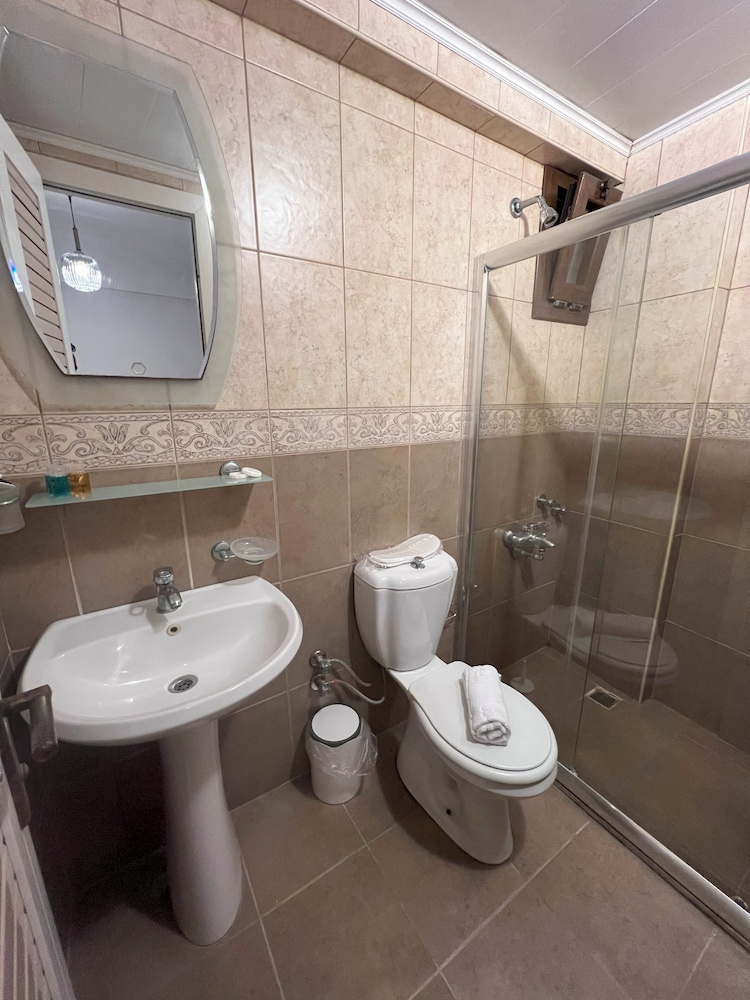 Economy Double or Twin Room photo 3