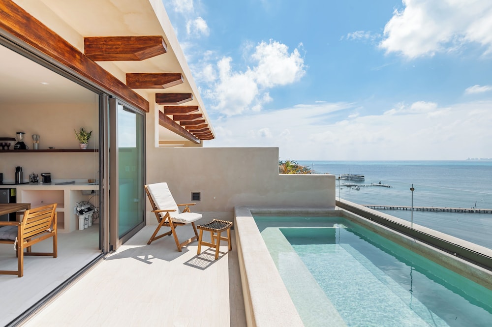 Design Apartment, 1 King Bed, Private Pool, Sea View