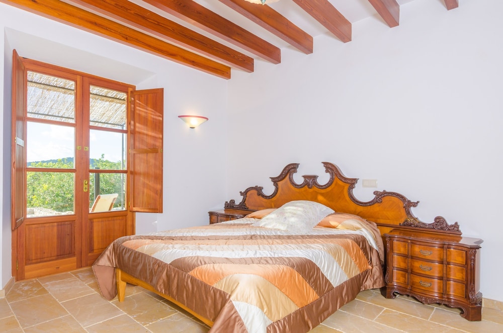 Villa photo 2