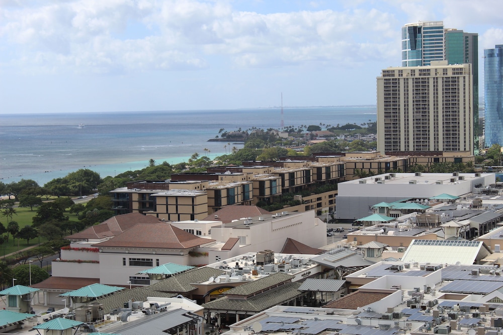 Superior Room, Ocean View (Waikiki Tower) - Photo 16