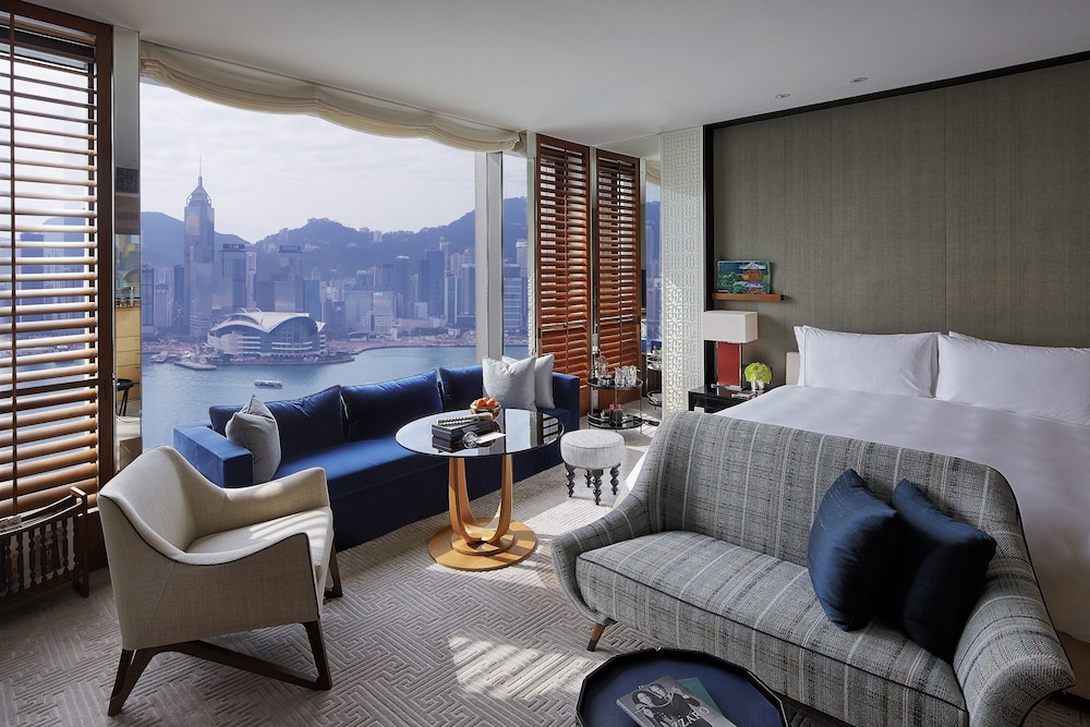 Grand Room, 1 King Bed, Balcony (Club)