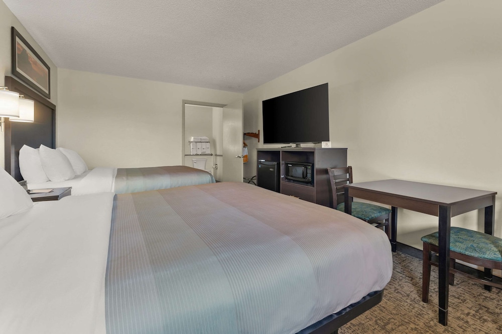 Room, 2 Queen Beds, Accessible, Non Smoking - Photo 2