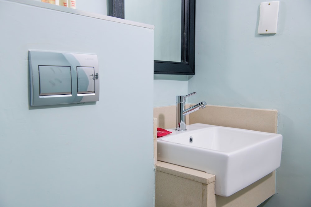 Standard Twin Room - Photo 8