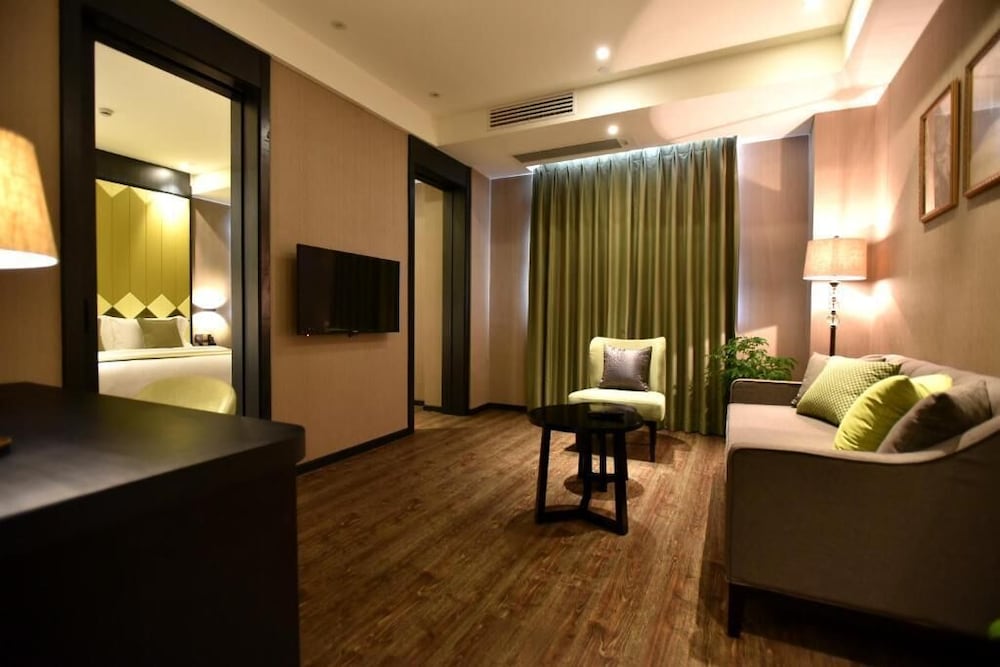 Business Suite photo 2