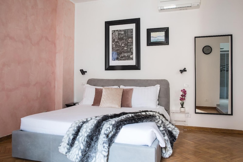 Studio Suite, Jetted Tub (Intimate)