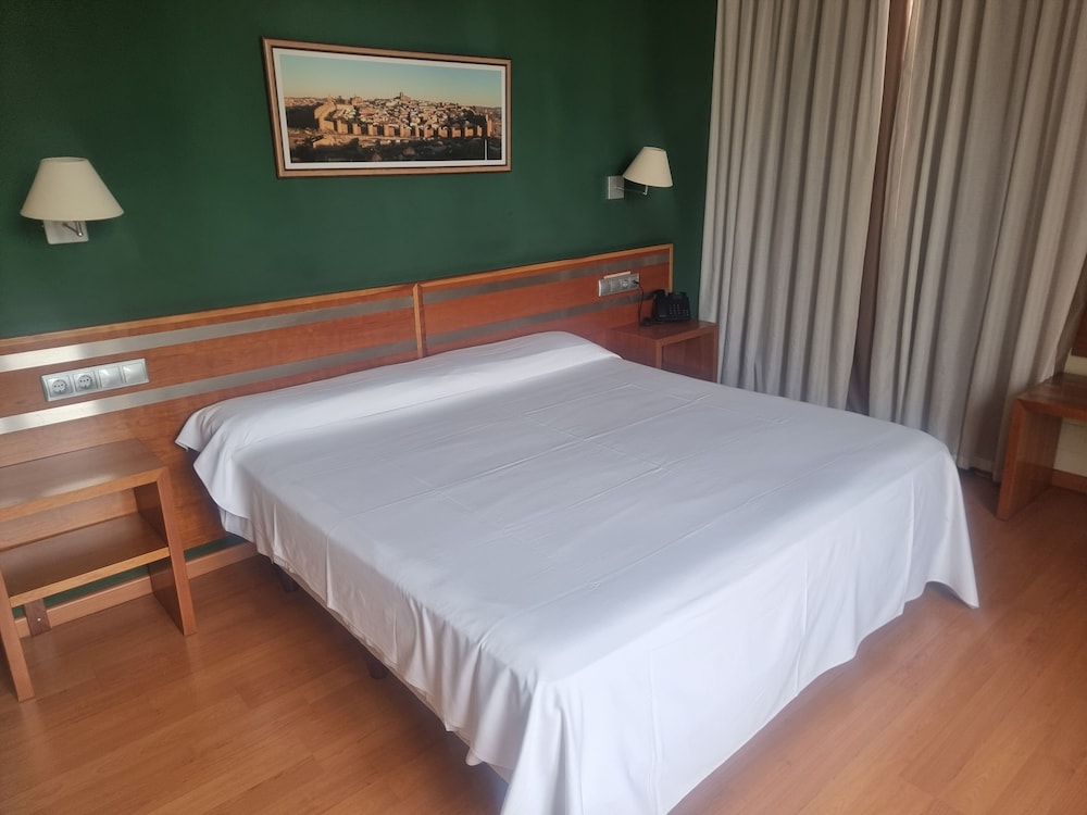 Double Room Single Use, City View