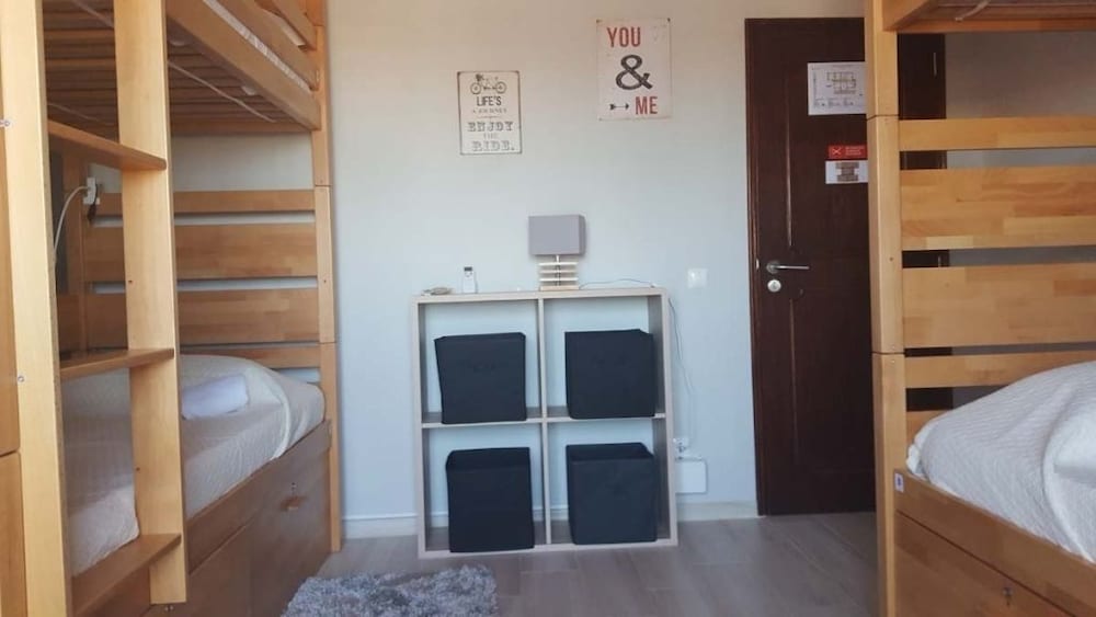Bed in a Shared Mixed Dormitory Deluxe (3)