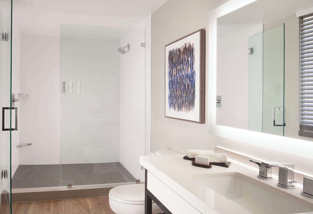 Room, 2 Bedrooms, Accessible, Bathtub