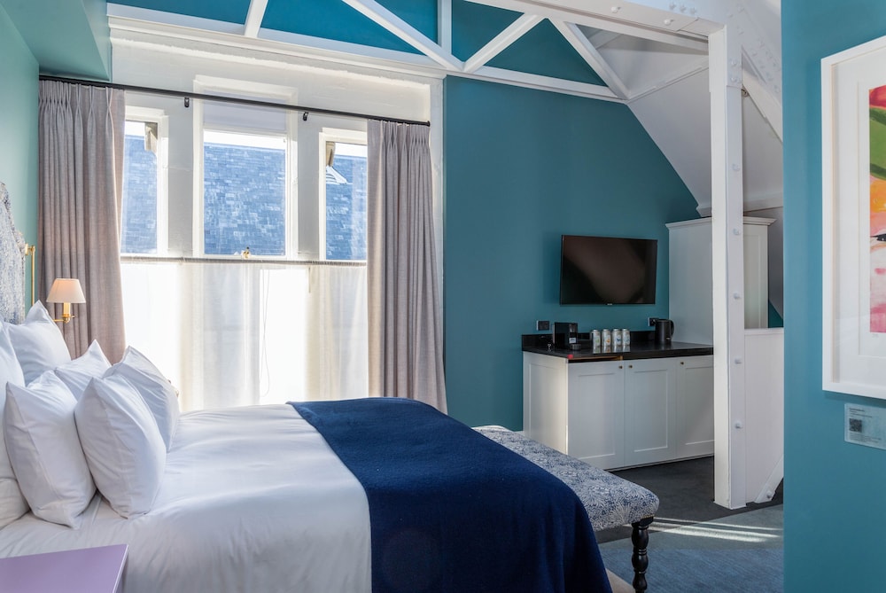 Prestige Skylight Room - Photo 6