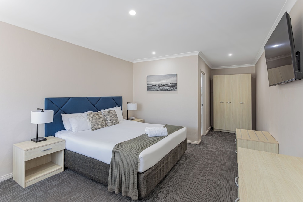 Executive Suite, 1 King Bed, Ground Floor photo 1