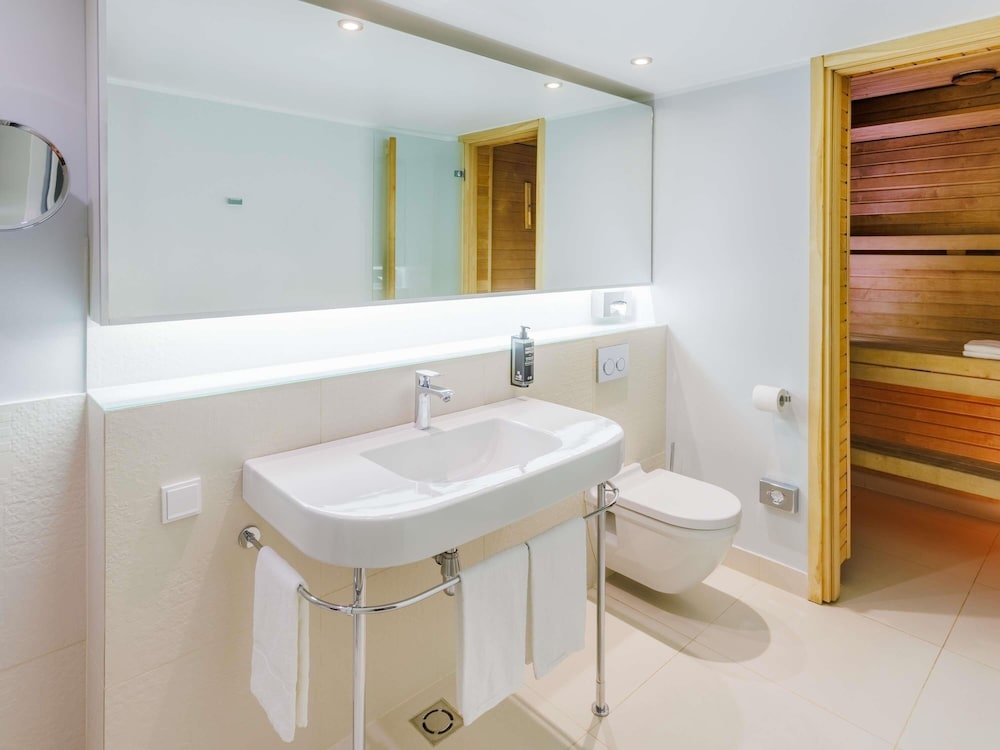 Premium Room, 1 Double Bed with Sofa bed, Sauna (Newly Designed) - Photo 5
