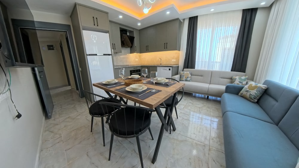 Deluxe Apartment, Kitchen, Pool View