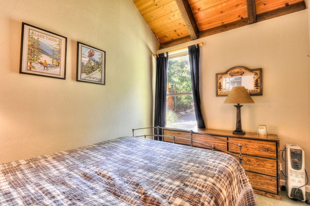 Townhome, Multiple Beds, Balcony