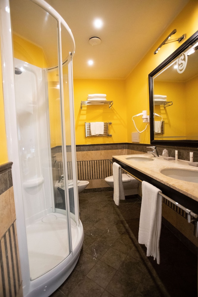 Suite - Photo 5