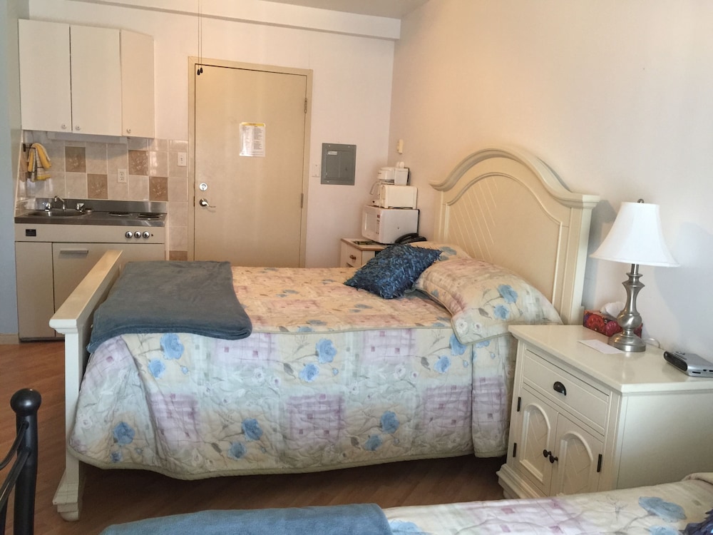 Studio, 2 Queen Beds photo 1