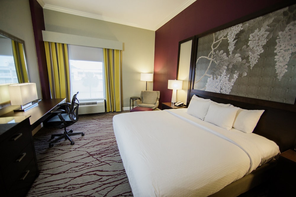 Room, 1 King Bed (Hearing Accessible) - Photo 1