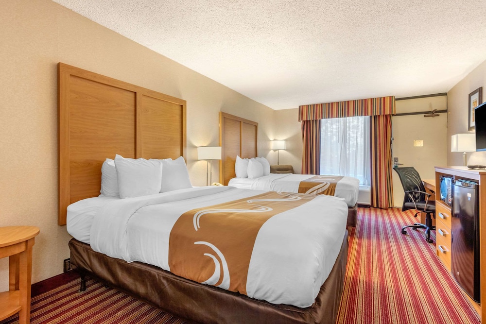Room, 2 Queen Beds, Smoking - Photo 8