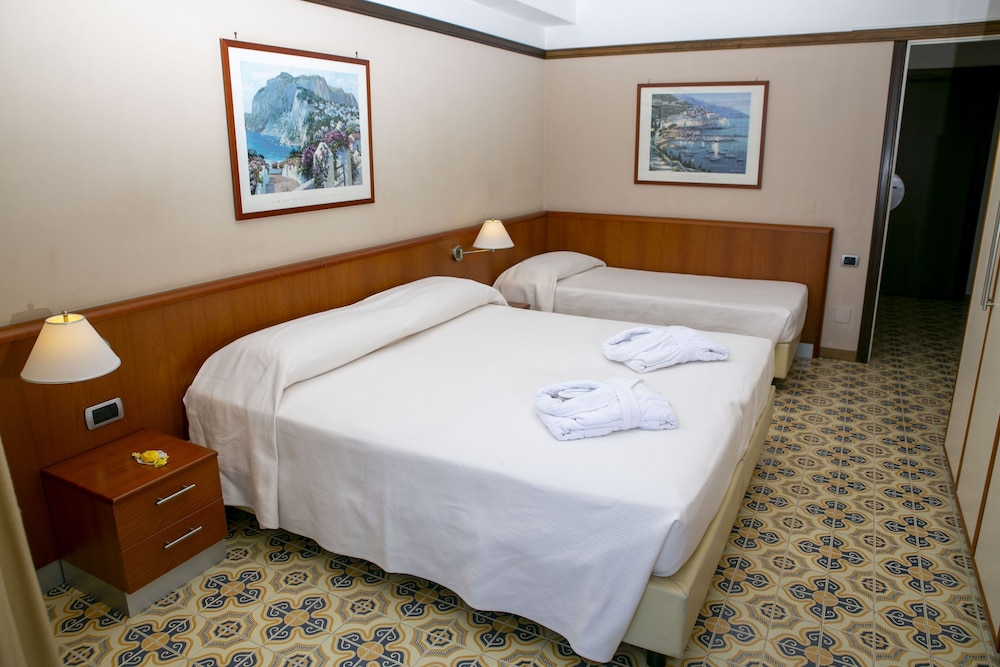 Superior Double Room, Balcony, Sea View Beach Included photo 3