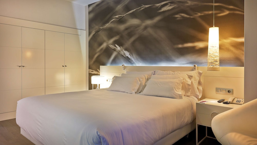 Superior Room (Extra Bed 2 adults + 1 child) - Photo 3