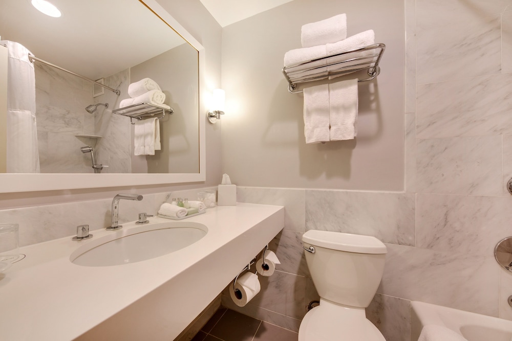 Signature Double Room, 2 Double Beds, Accessible - Photo 5