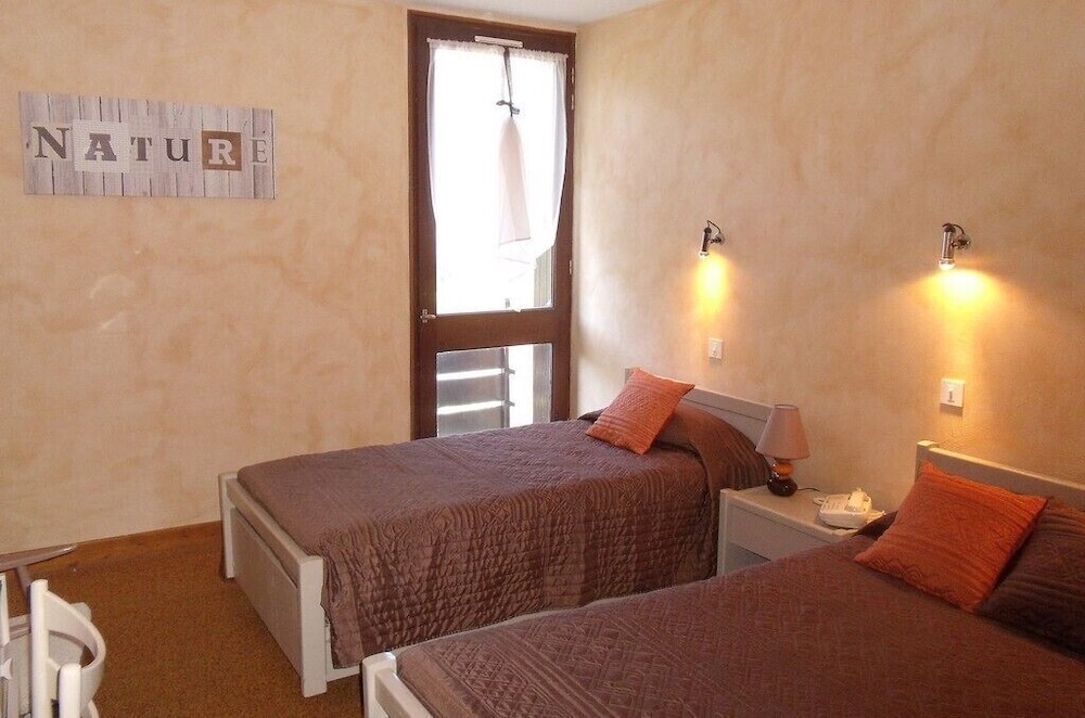 Standard Room, 2 Twin Beds photo 3