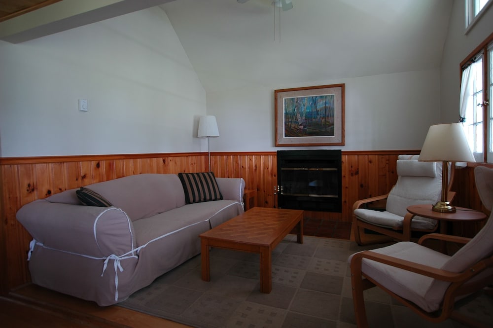 Cottage, 3 Bedrooms, 2 Bathrooms photo 2