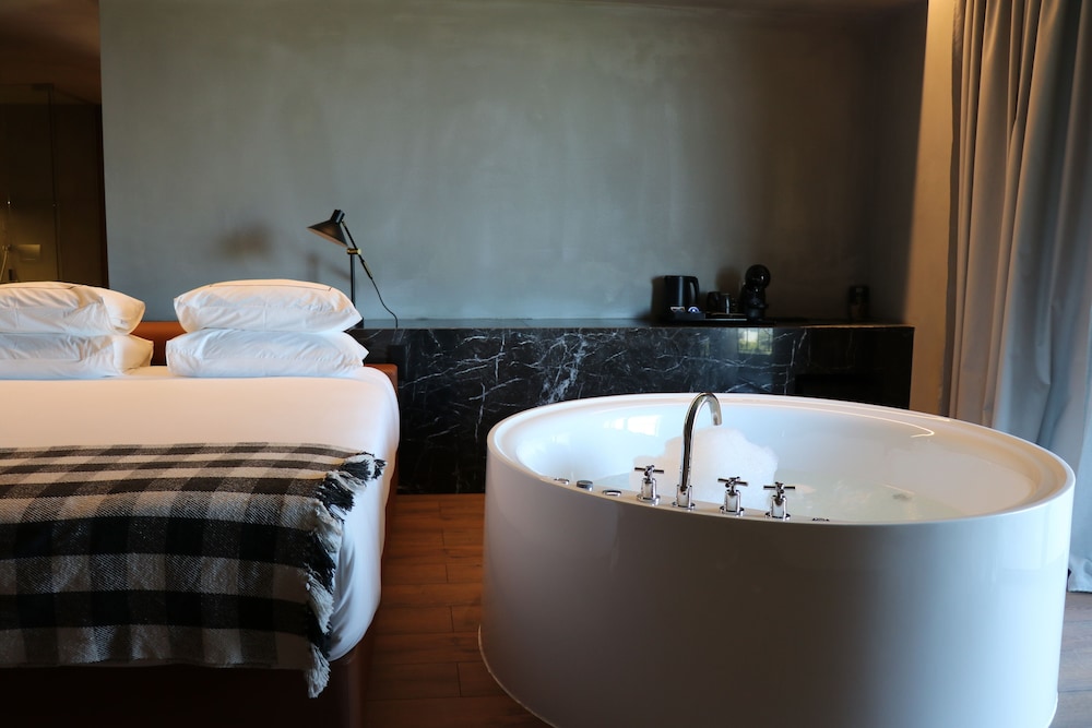 Suite with Balcony and Interior Jetted Tub with Mountain View photo 1