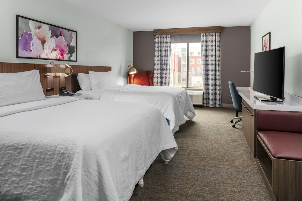 Room, 2 Queen Beds - Photo 1
