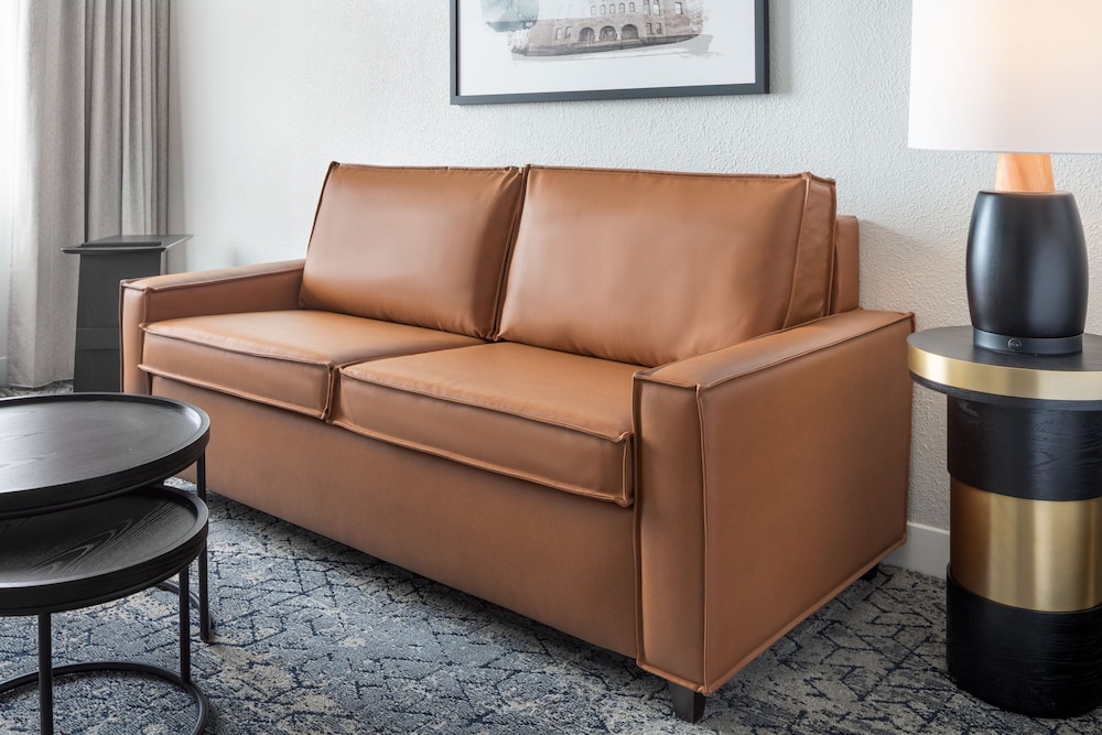 Executive Suite, 1 Bedroom - Photo 2