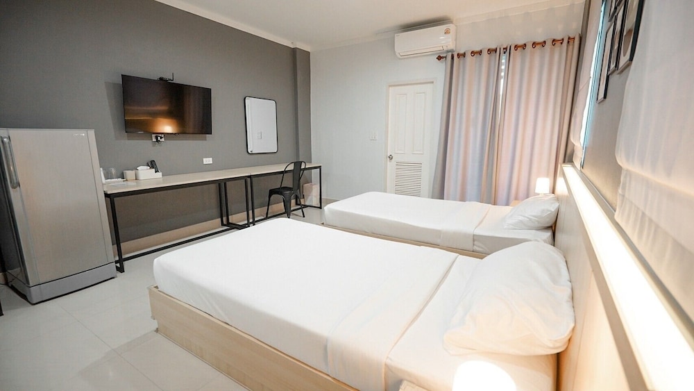Deluxe Corner Room photo 3