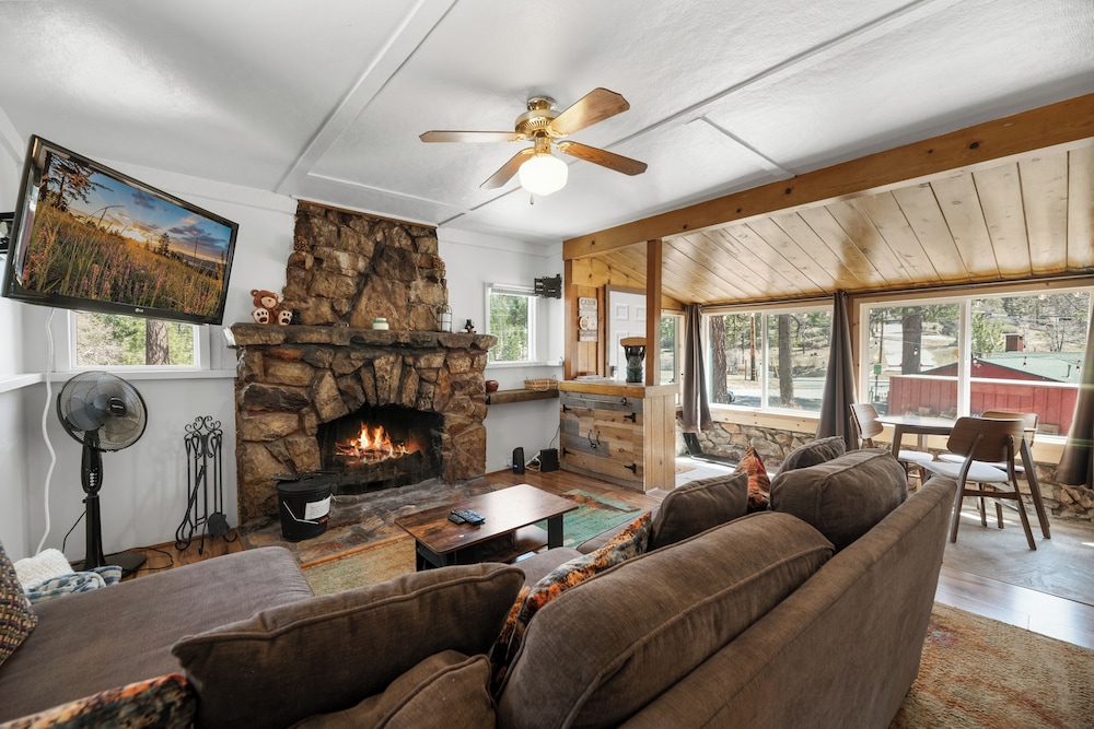 Signature Cabin, 2 Bedrooms, Non Smoking, Mountain View photo 1