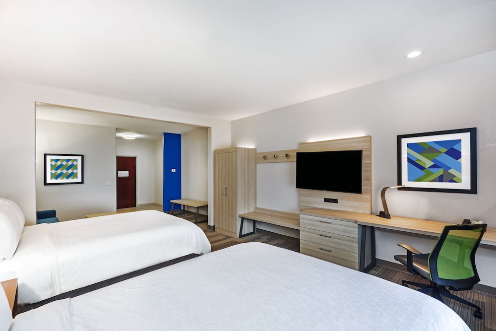 Suite, 2 Queen Beds - Photo 1