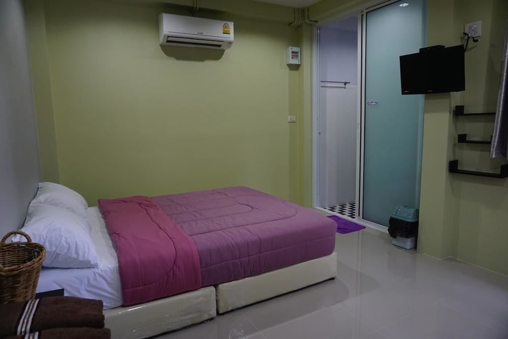 Large One Bedroom photo 2