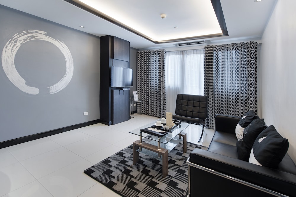 One Bedroom Premier photo 2