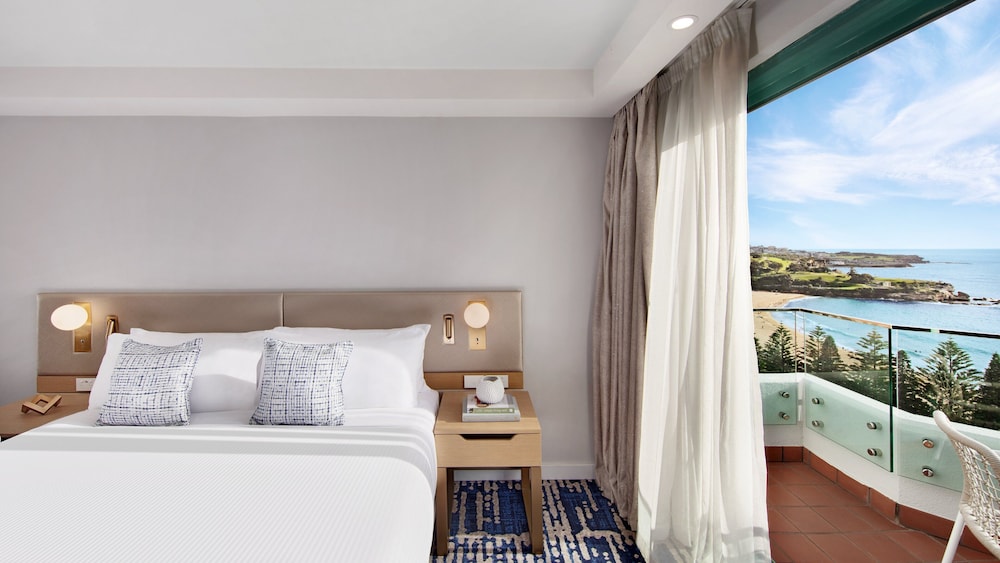 King Ocean Front Deluxe Suite thumbnail 6