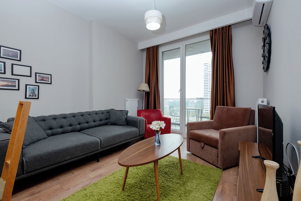 Lux Residence 1 room 1 saloon  with a balcony photo 1