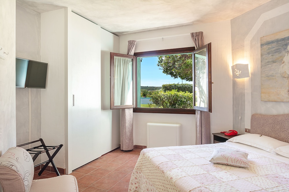 Standard Double Room - Photo 12