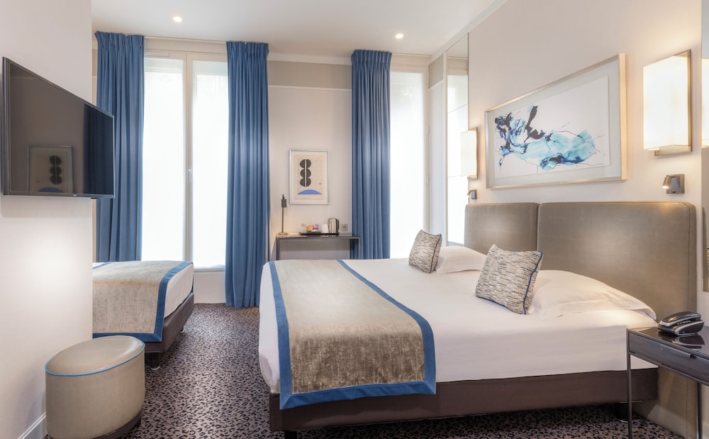 Prestige Triple Room thumbnail 6