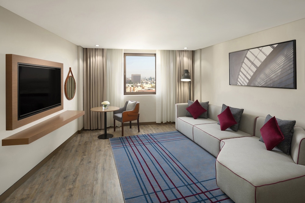 Suite, 1 Bedroom, City View - Photo 1
