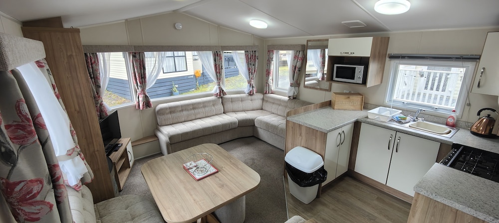 Pet Friendly Woodland Elm 2 Bed