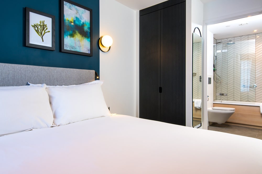 Suite, 1 Bedroom, Kitchen - Photo 1
