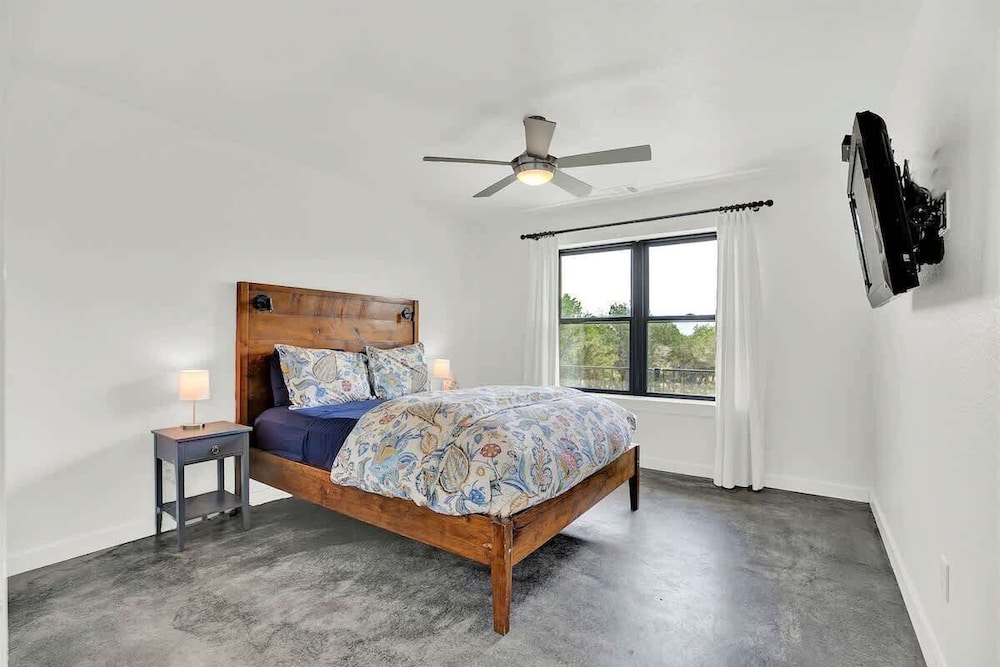 House, Multiple Beds, Pool Access, Pool View (18407 Lakeland Dr.)