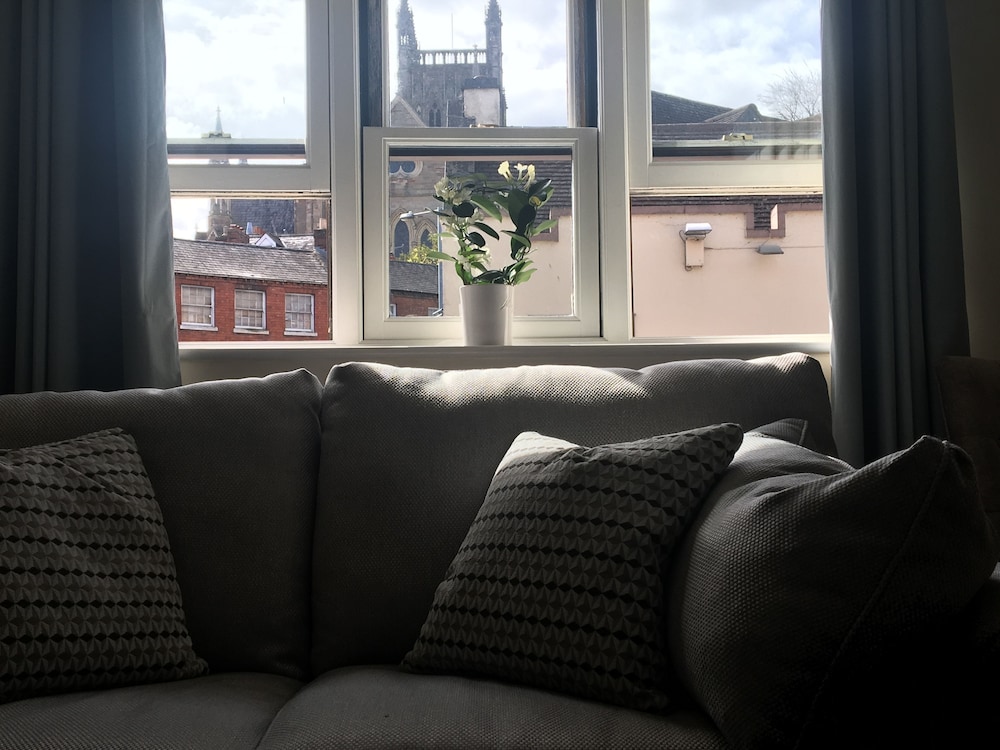 Luxury Apartment, 1 King Bed, City View photo 3