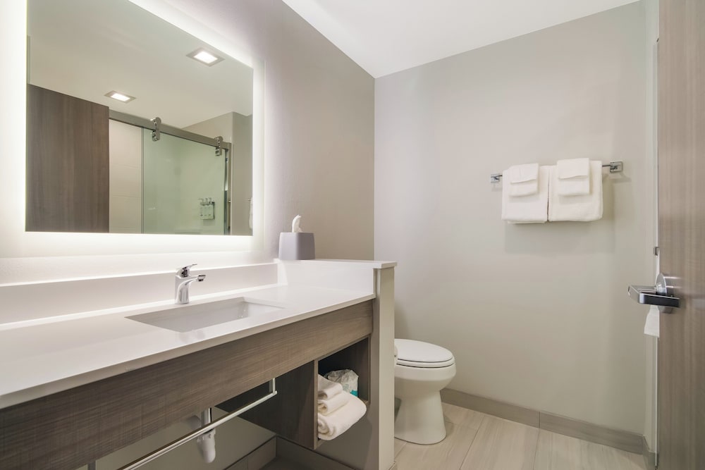 Standard Room, 2 Queen Beds (Walk In Shower) - Photo 6