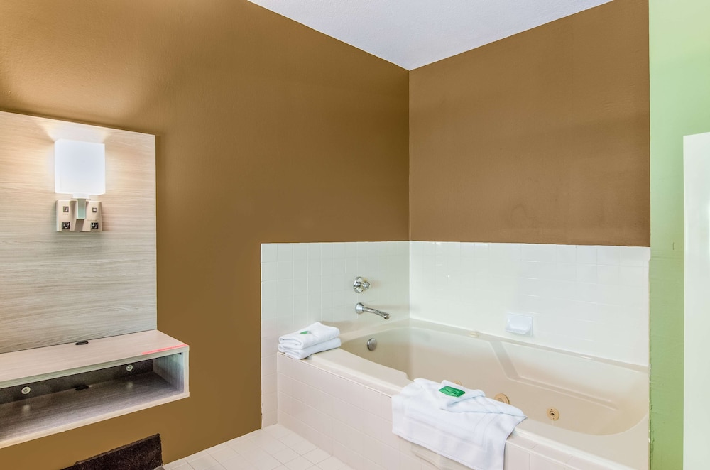 Deluxe Room, 2 Queen Beds - Photo 5